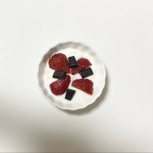 苺ヨーグルトパフェ